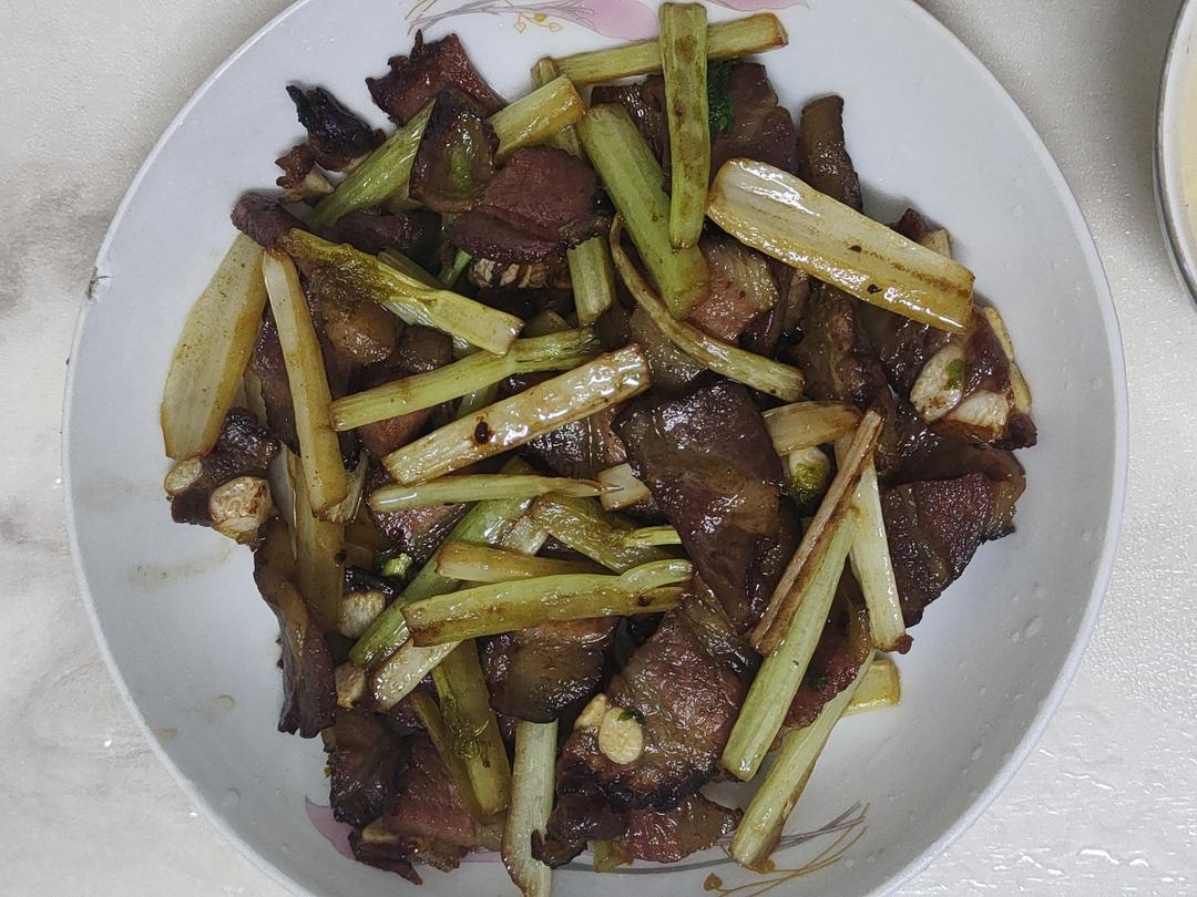 腊肉炒芹菜