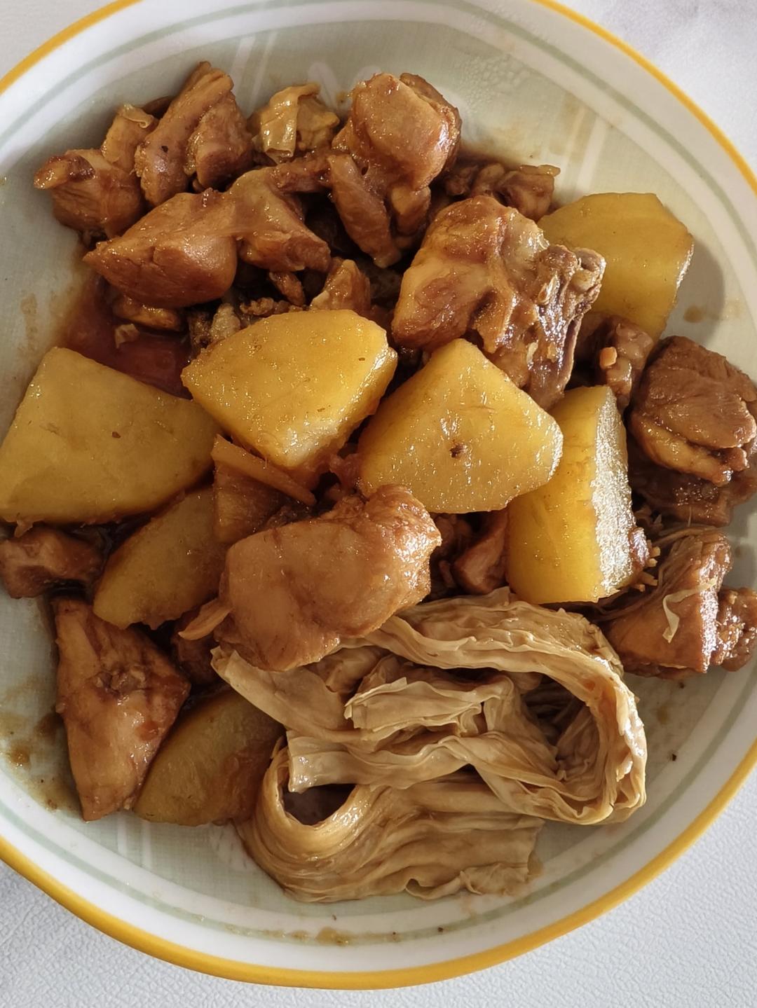 鸡腿炖土豆