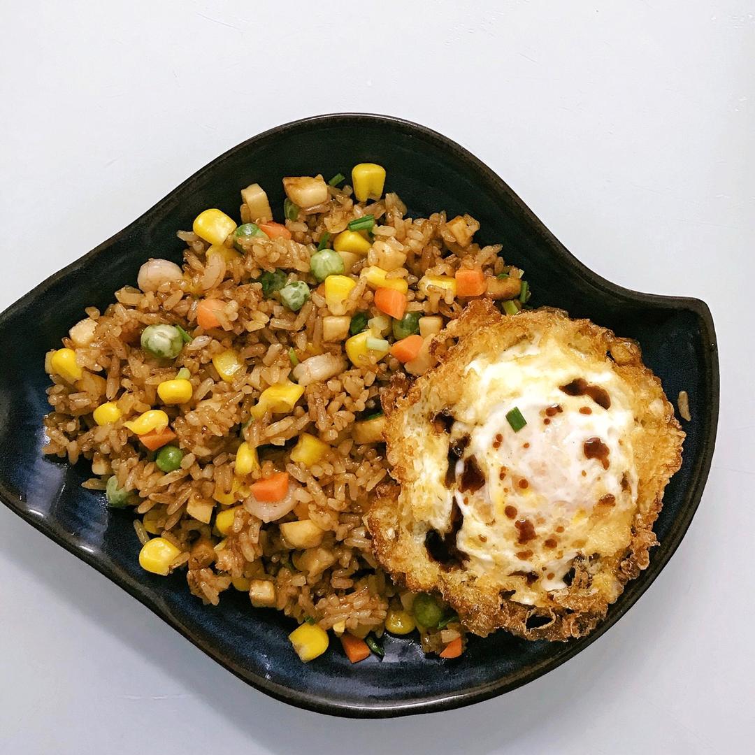【鲜虾酱油炒饭】
