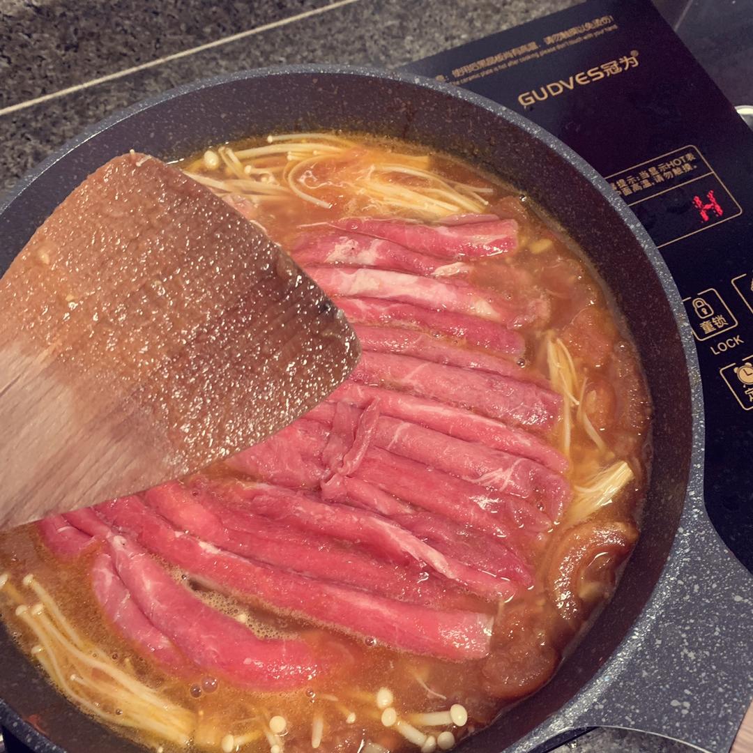 【金针菇番茄肥牛锅】