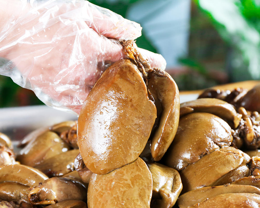 潮汕卤水狮头鹅肝，粉嫩口感，入口即化