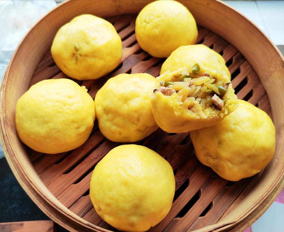 周末在家，就地取材，自创玉米包子。