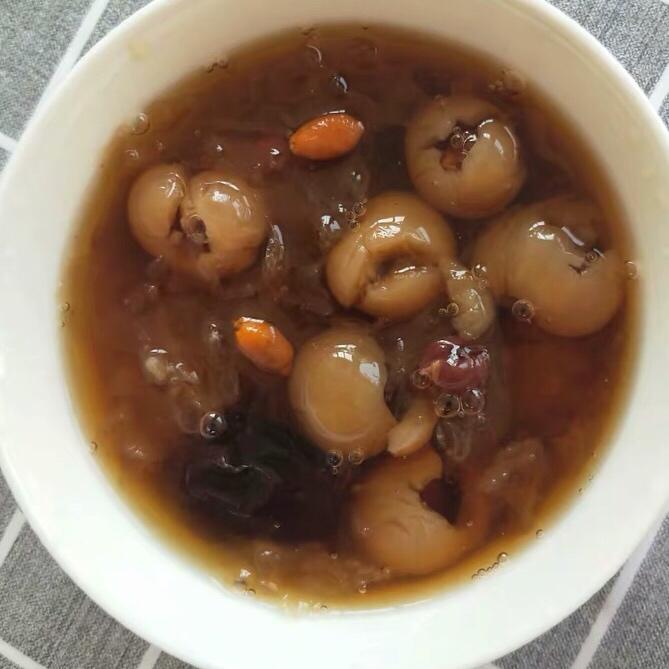 红枣桂圆银耳汤