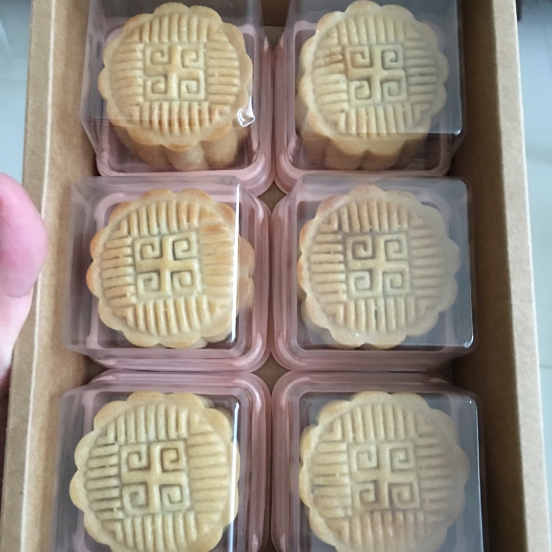 广式月饼—蛋黄莲蓉月饼