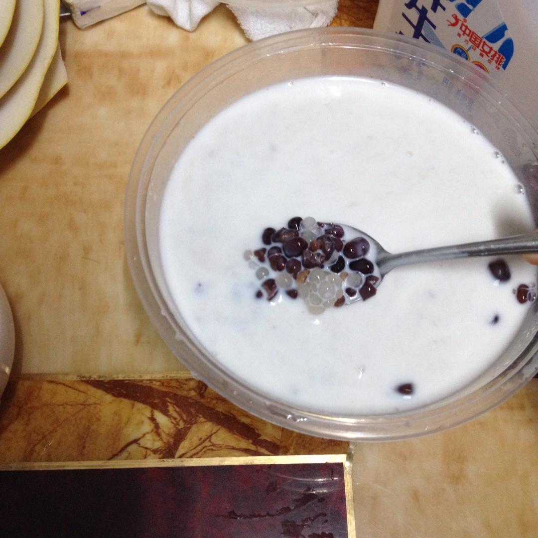 红豆牛奶西米露