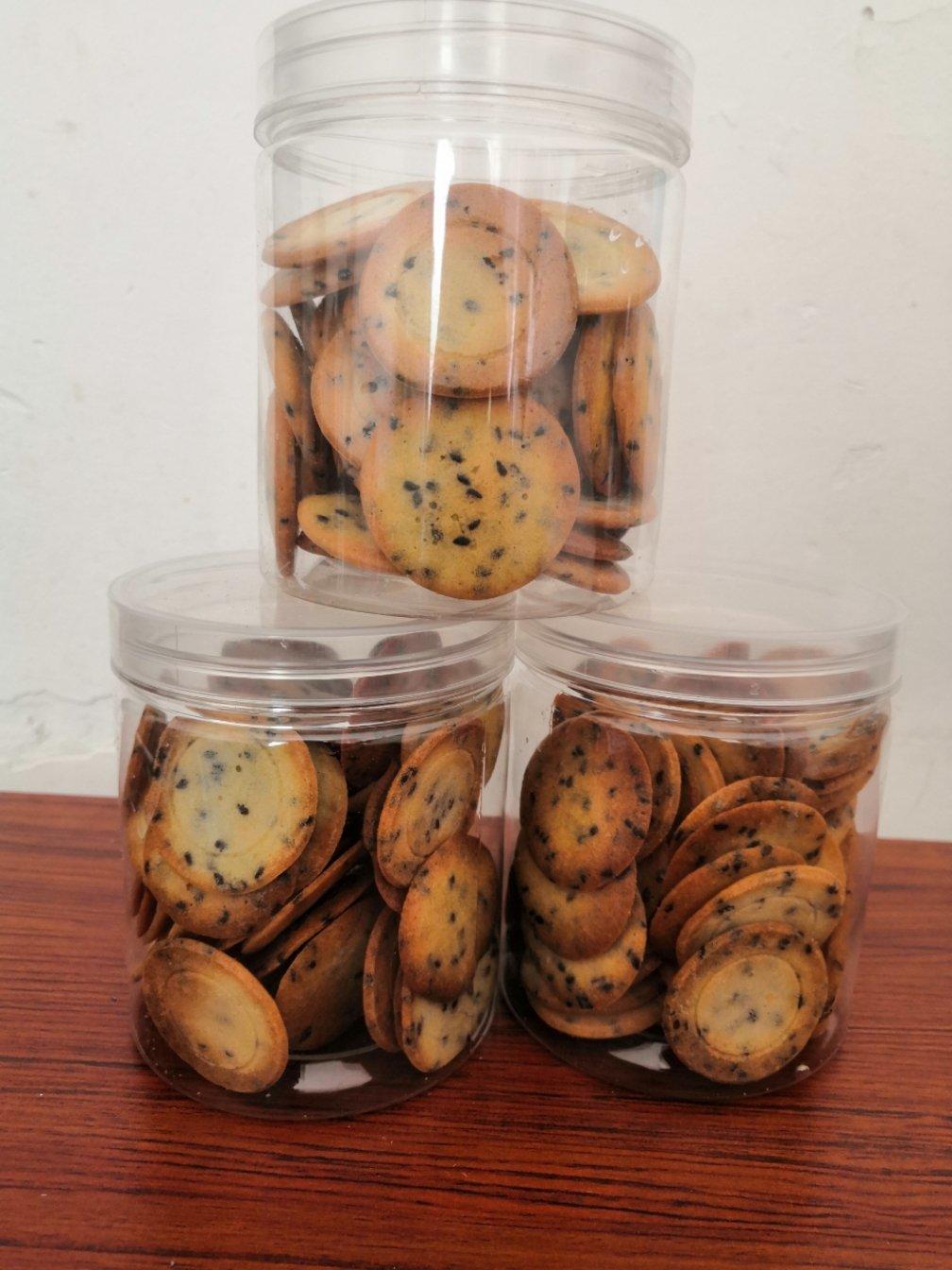 小时候的味道 — 芝麻鸡蛋薄脆饼干