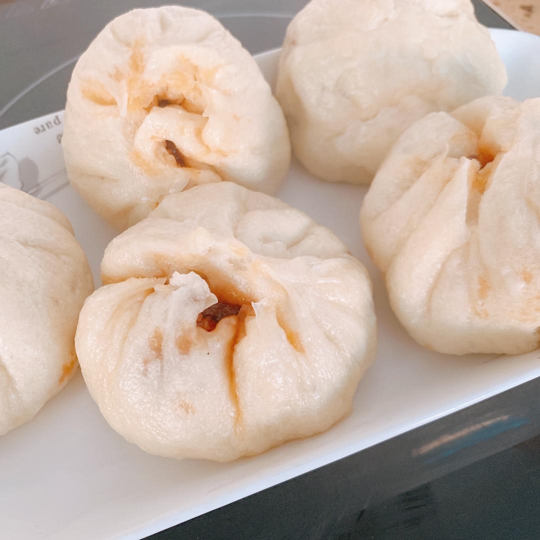云朵般松软爆浆蜜汁叉烧包