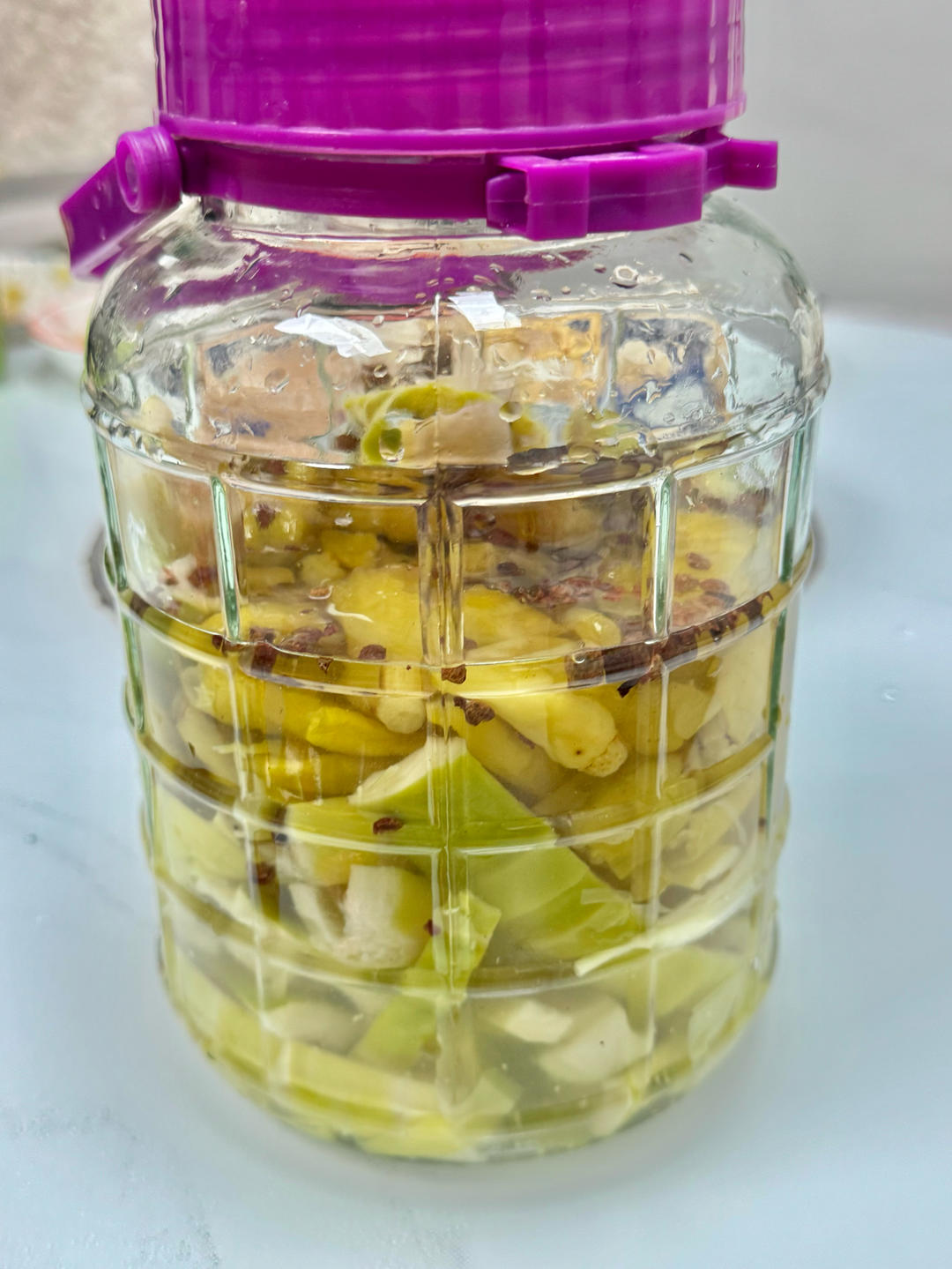 大鱼大肉吃腻了？来试试这个超解腻的泡椒笋吧