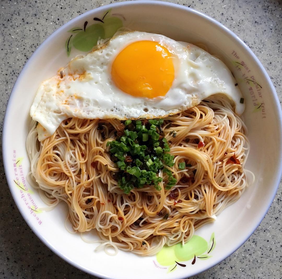 葱油拌面（快手简单，美味无敌）