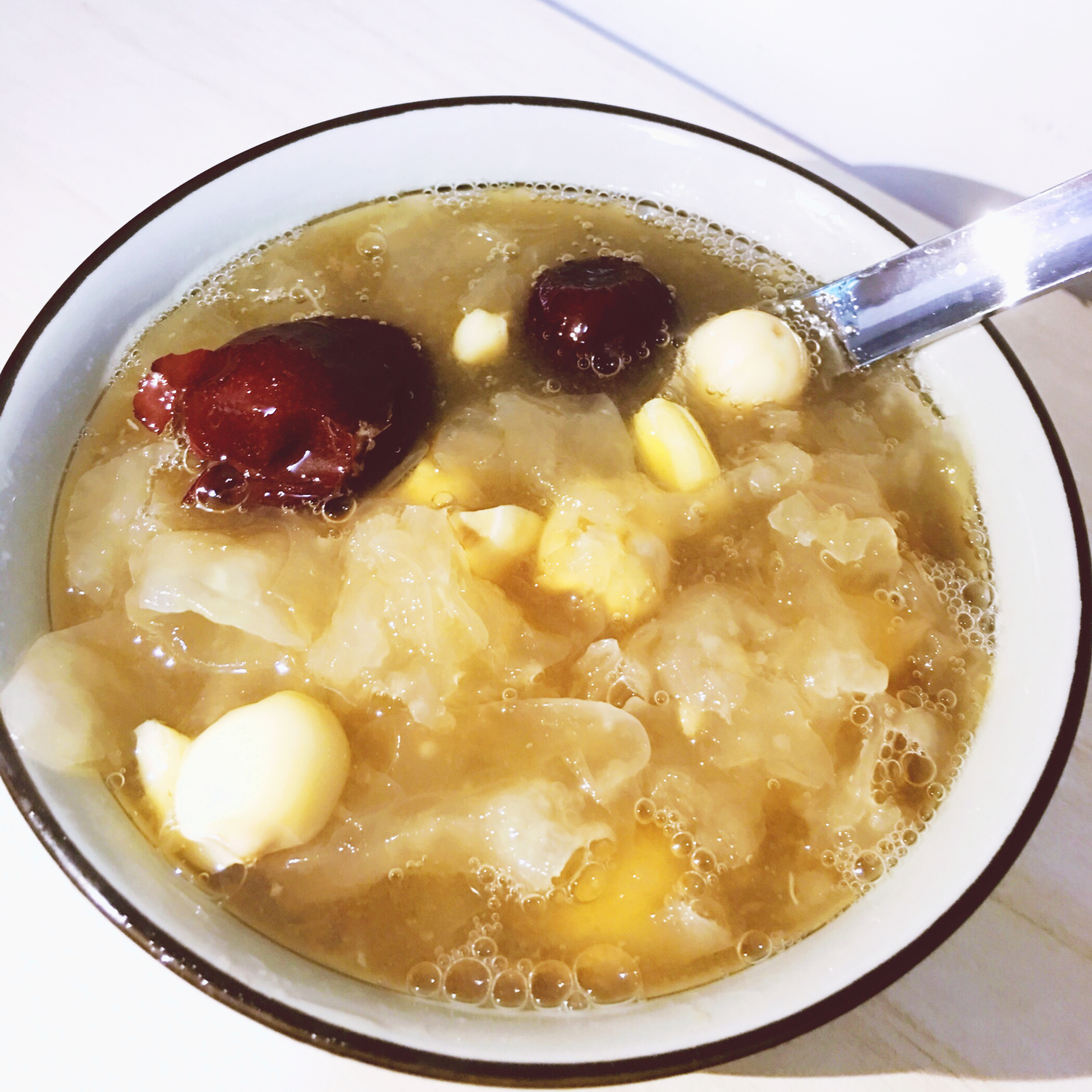 银耳红枣莲子羹Tremella jujube lotus nuts sweet soup