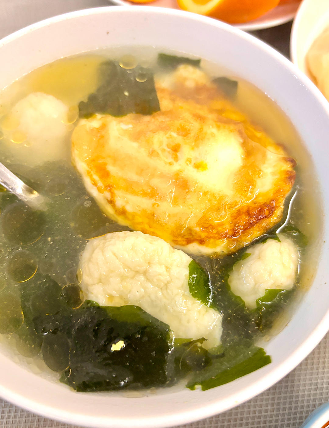 大热天营养开胃番茄鸡蛋鱼圆汤
