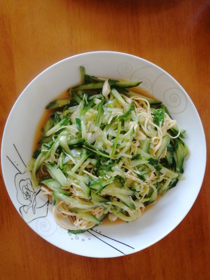 黄瓜拌豆腐皮