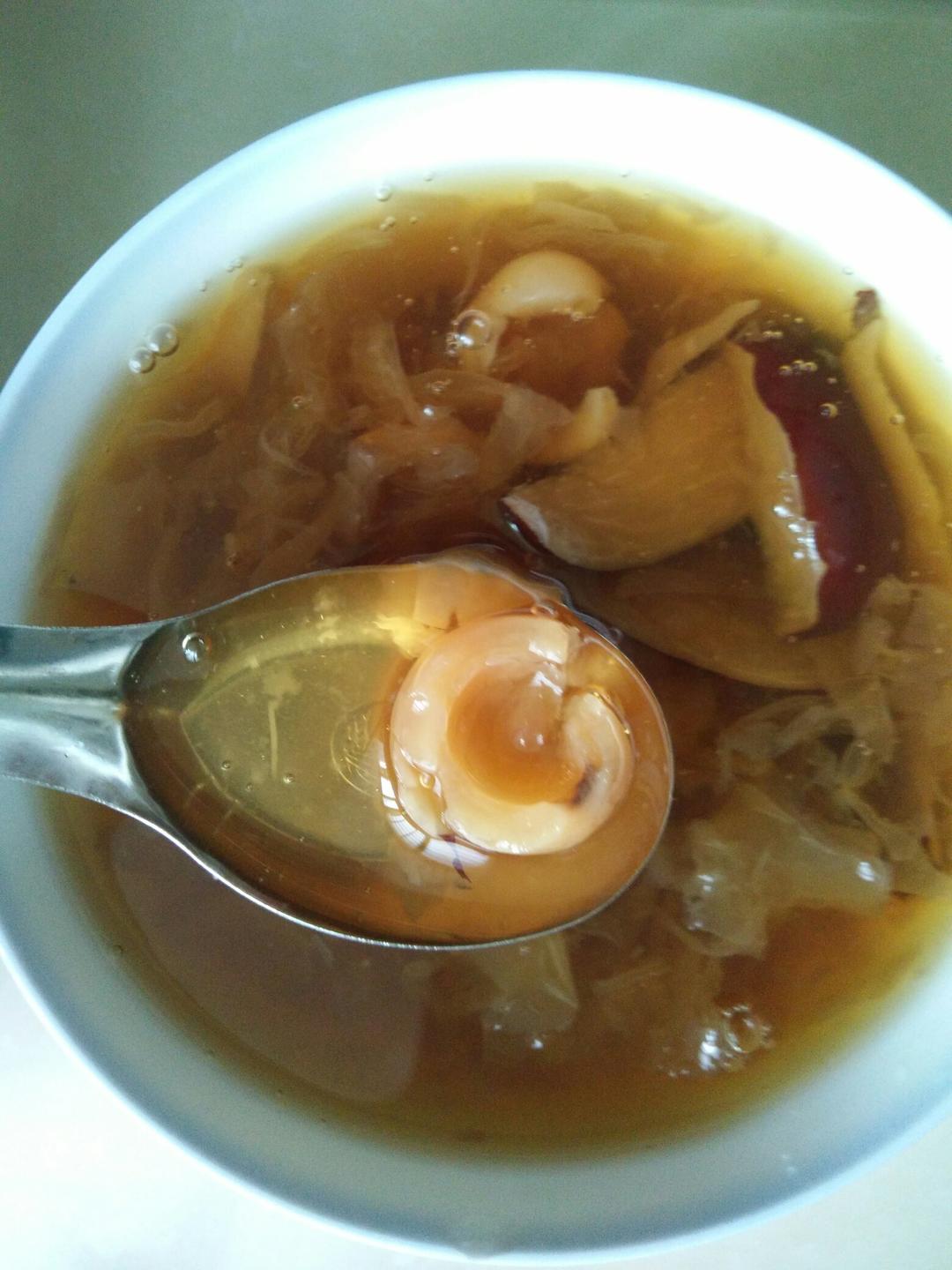 冰糖银耳红枣汤