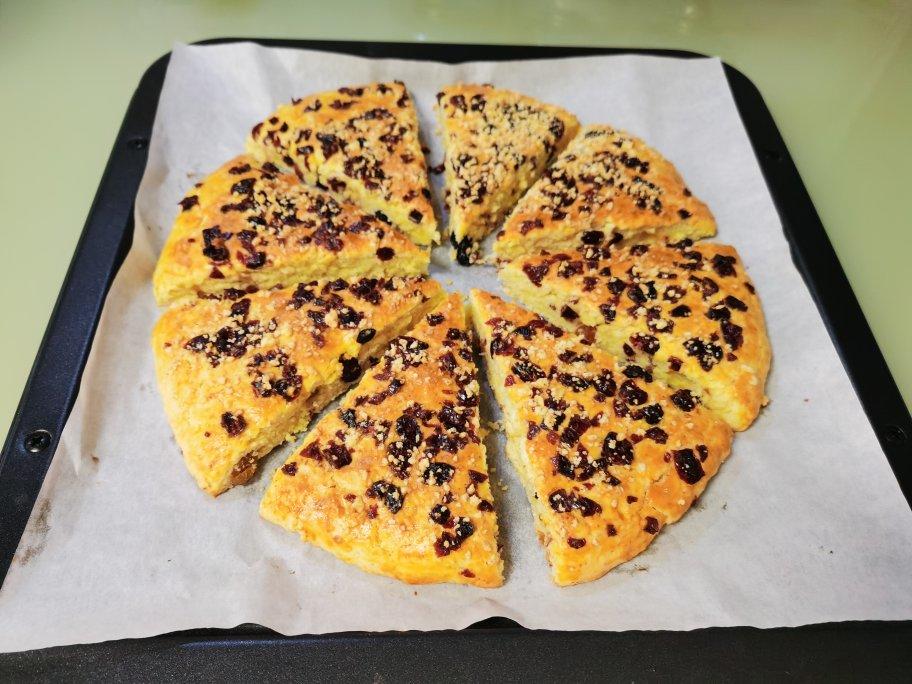 满屋飘香，口口都是满足——酥松香甜的蔓越莓蜜豆司康