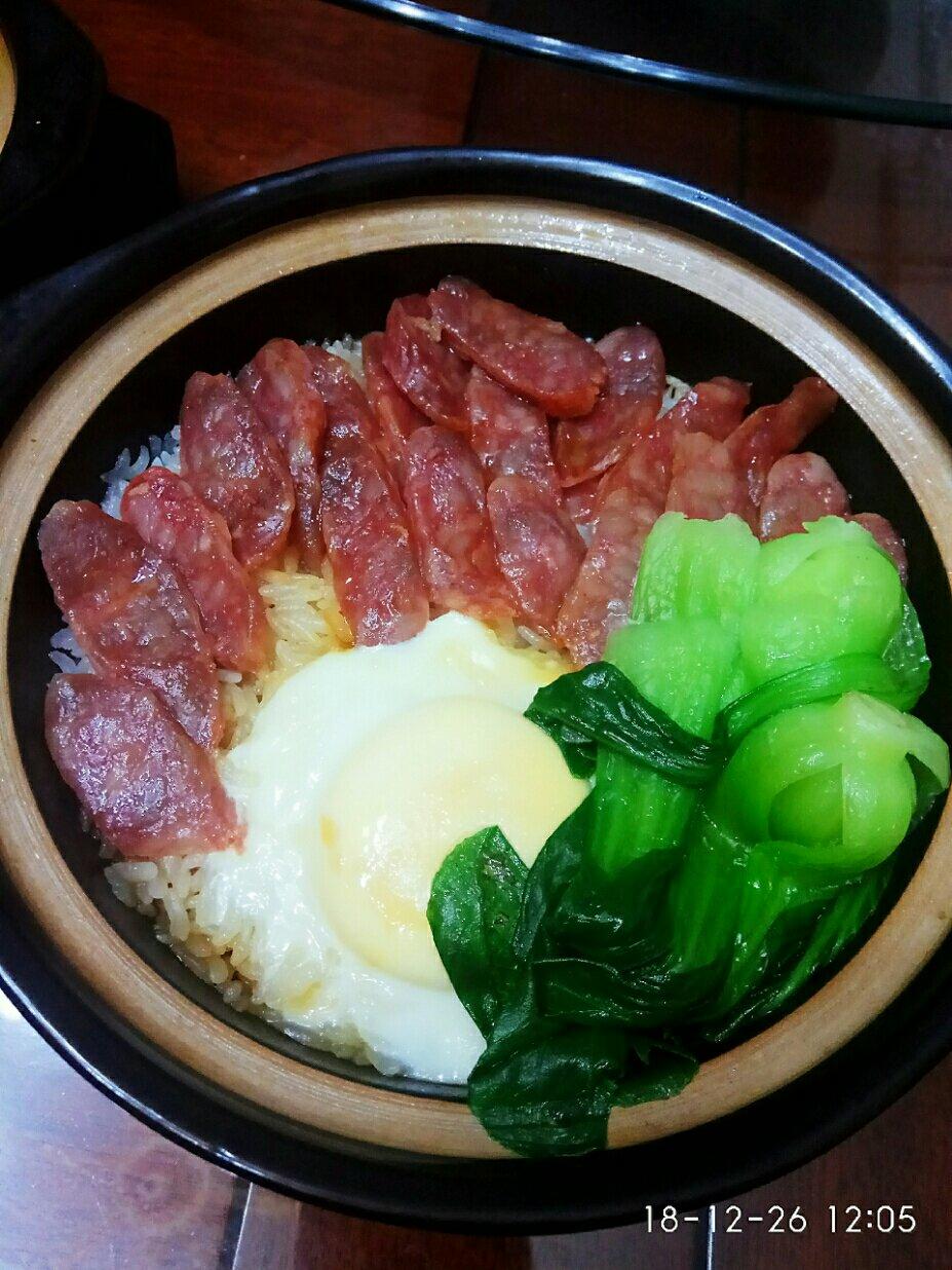 广式腊味煲仔饭