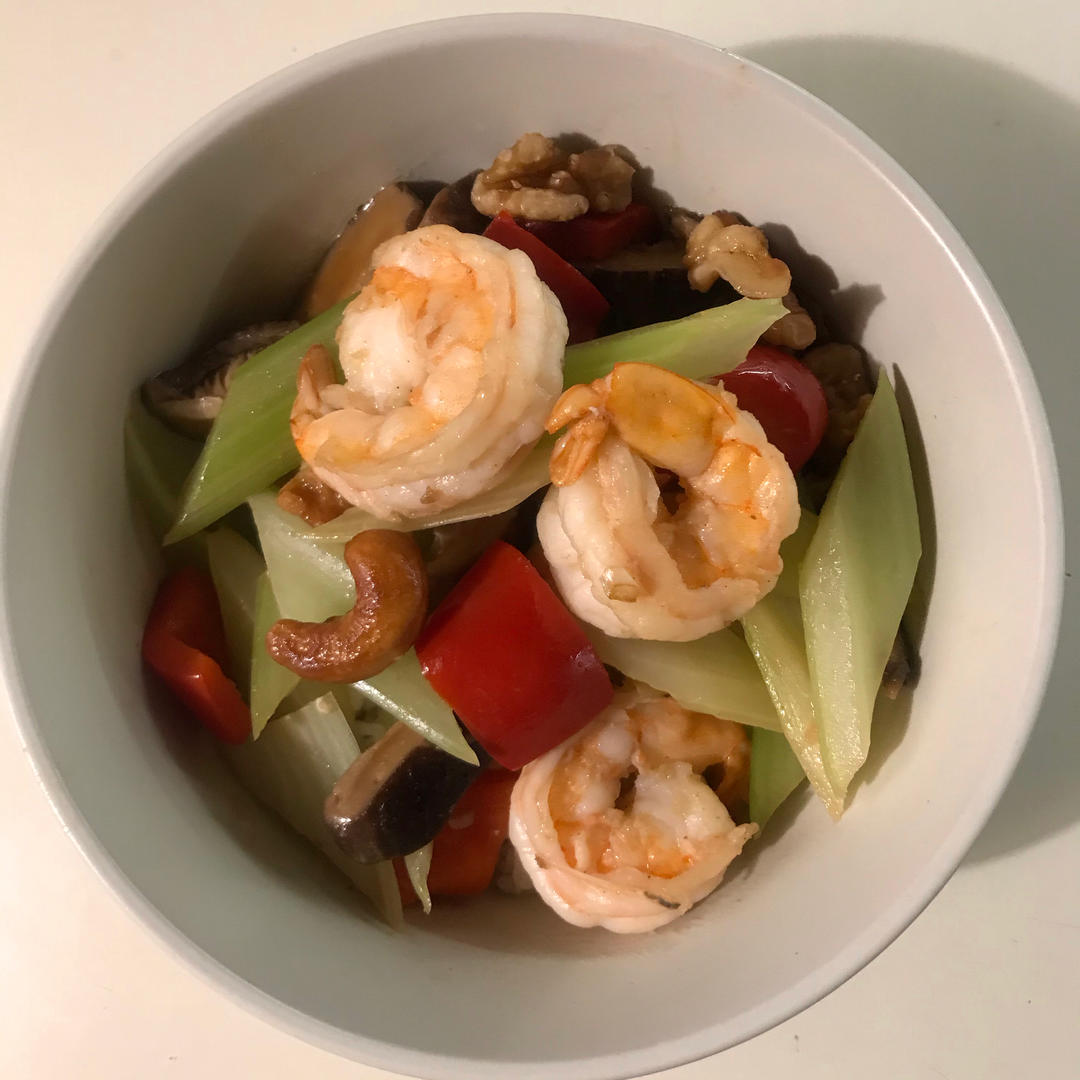 10分钟出锅的【西芹腰果炒虾仁】，清甜脆爽好吃不胖