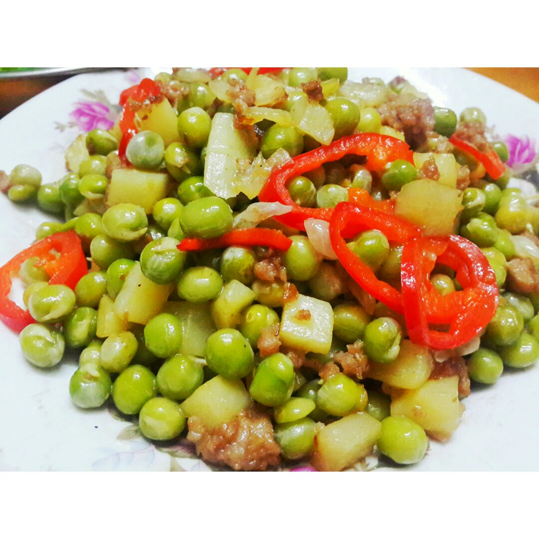 青豌豆炒肉丁