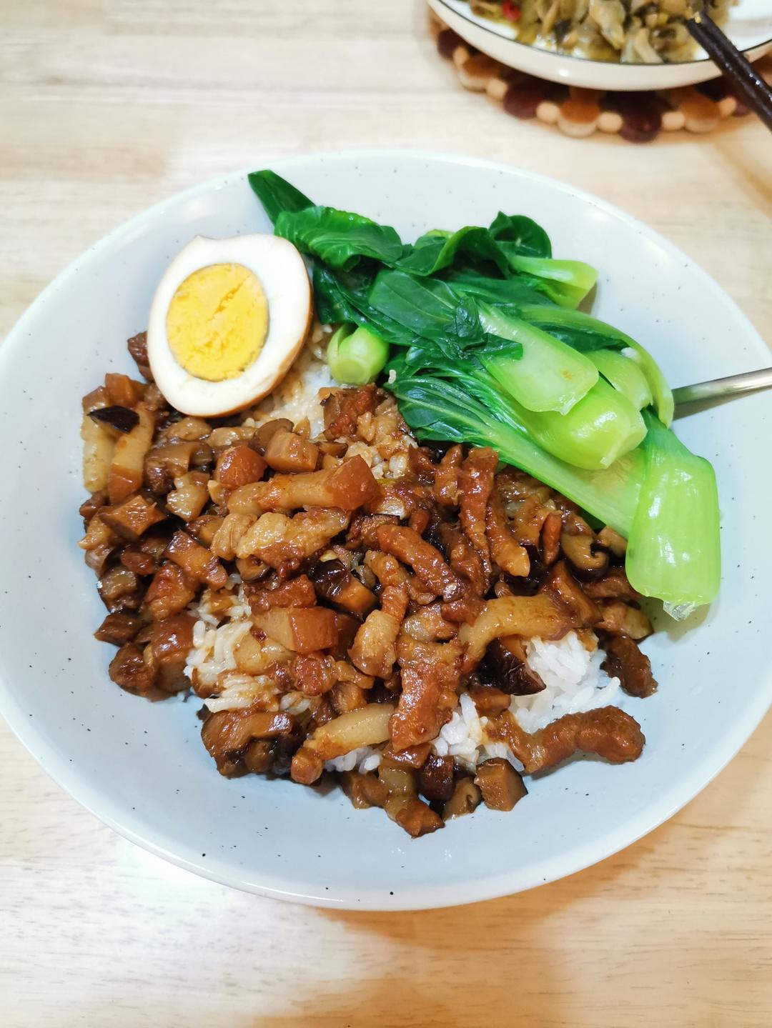 好吃到停不下来的卤肉饭