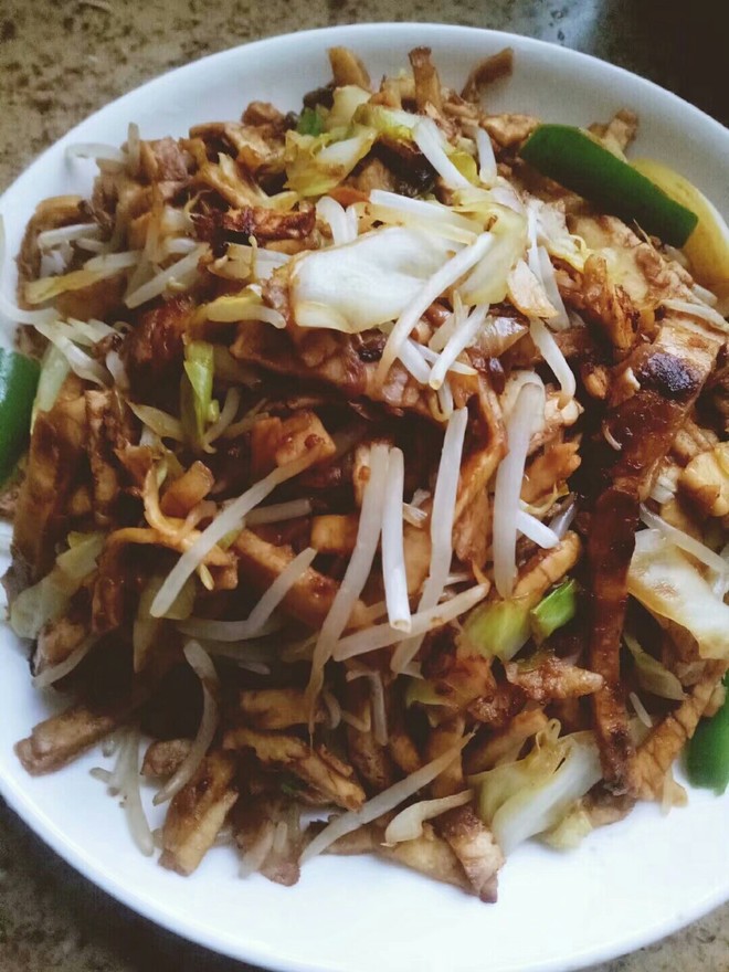 【炒饼丝的做法步骤图,炒饼丝怎么做好吃】夏天妈的小厨房_下厨房