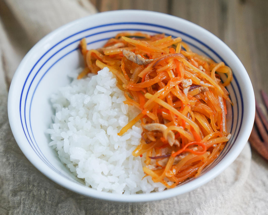 百吃不厌的风味土豆肉丝盖饭