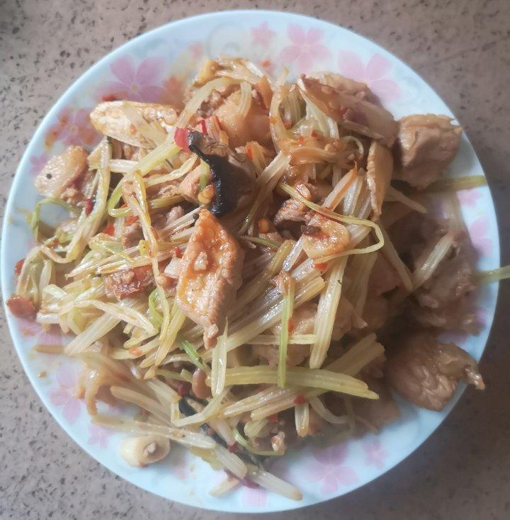 芹菜炒五花肉