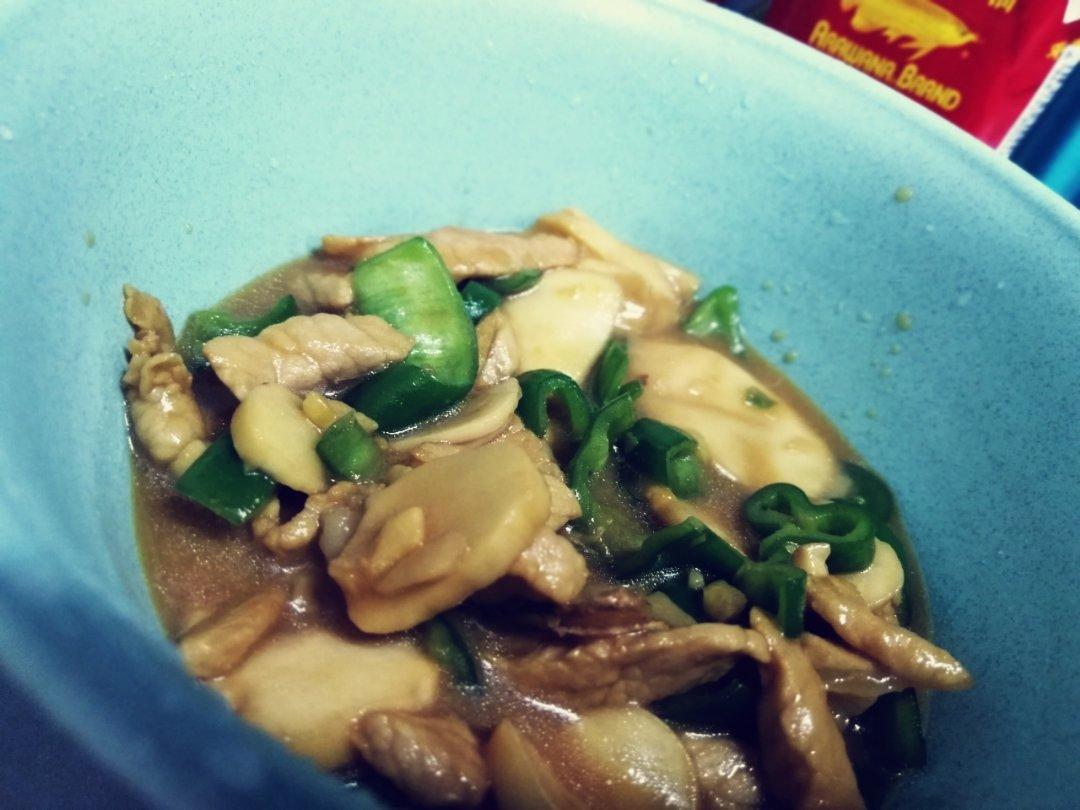 青椒素炒杏鲍菇