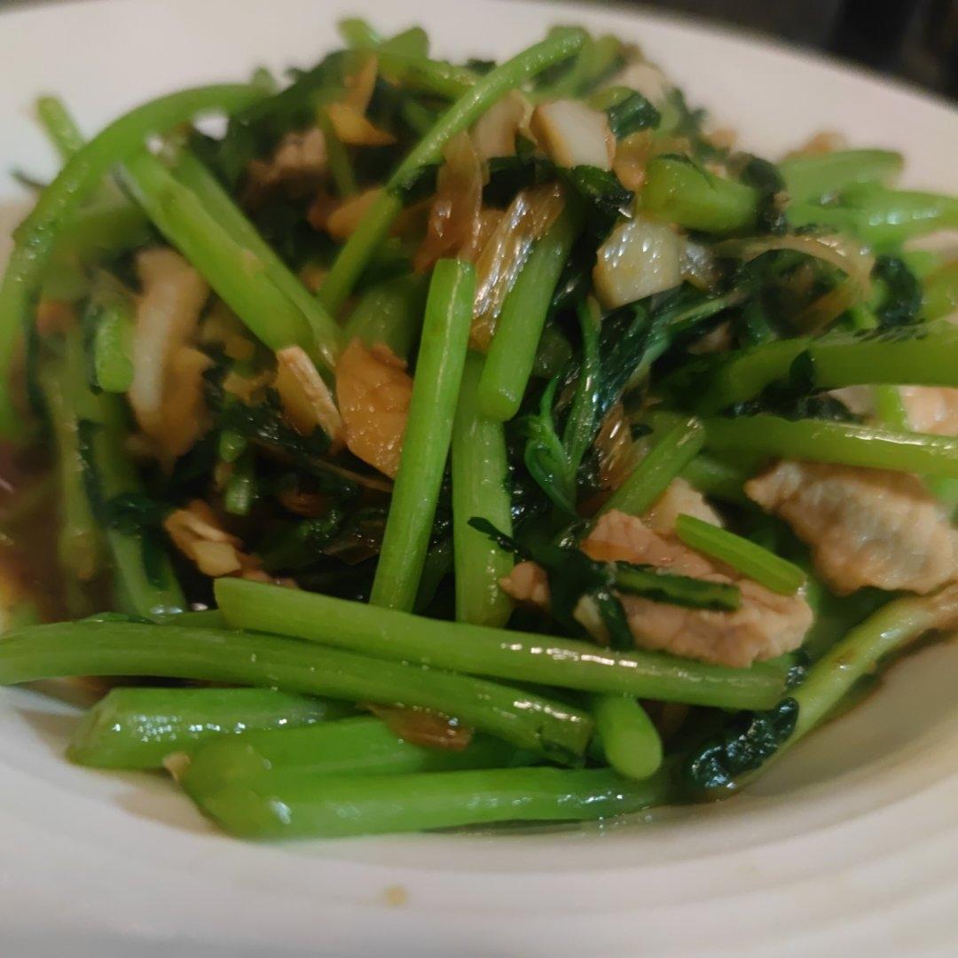 炒茼蒿（零失败巨好吃的快手菜）