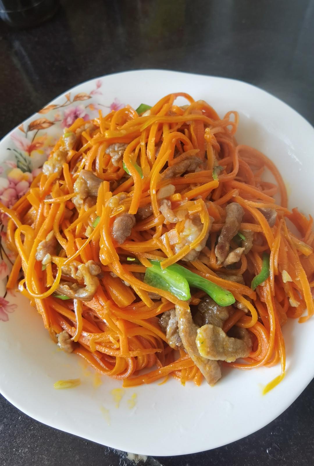 胡萝卜炒肉丝（这样处理，嫩到没朋友）