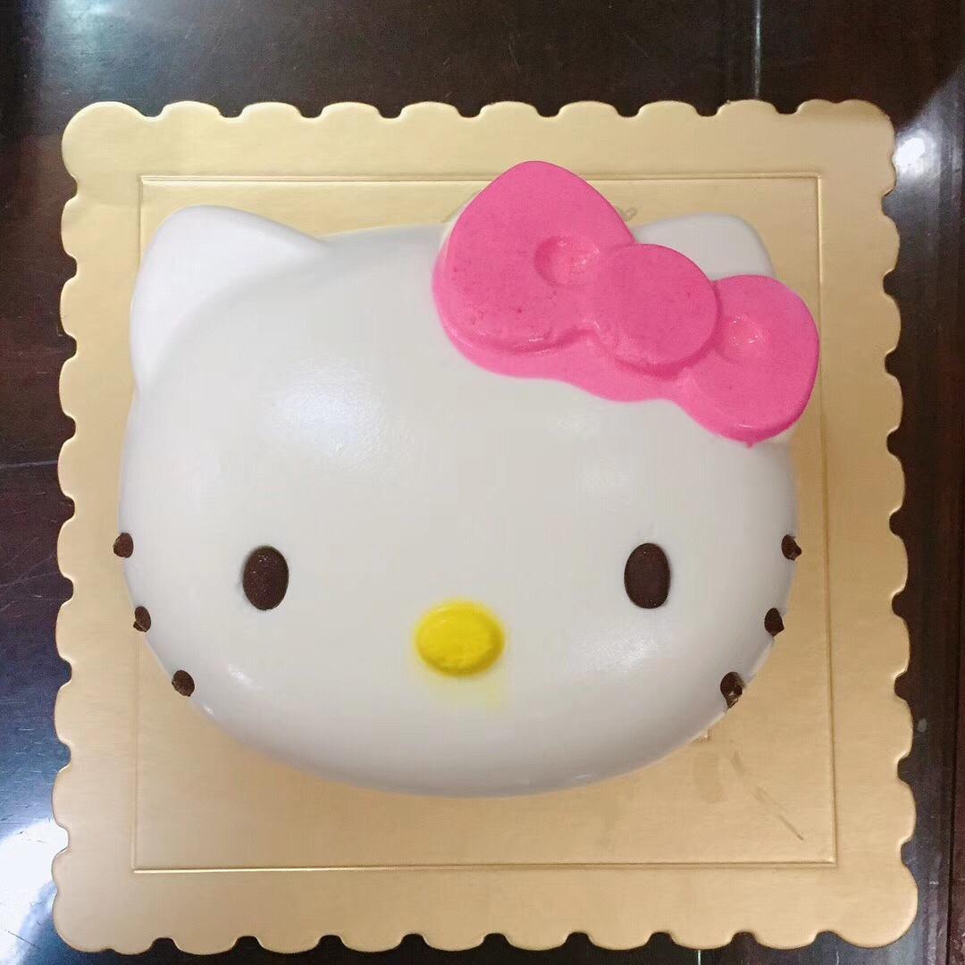 6寸kitty芝士慕斯蛋糕
