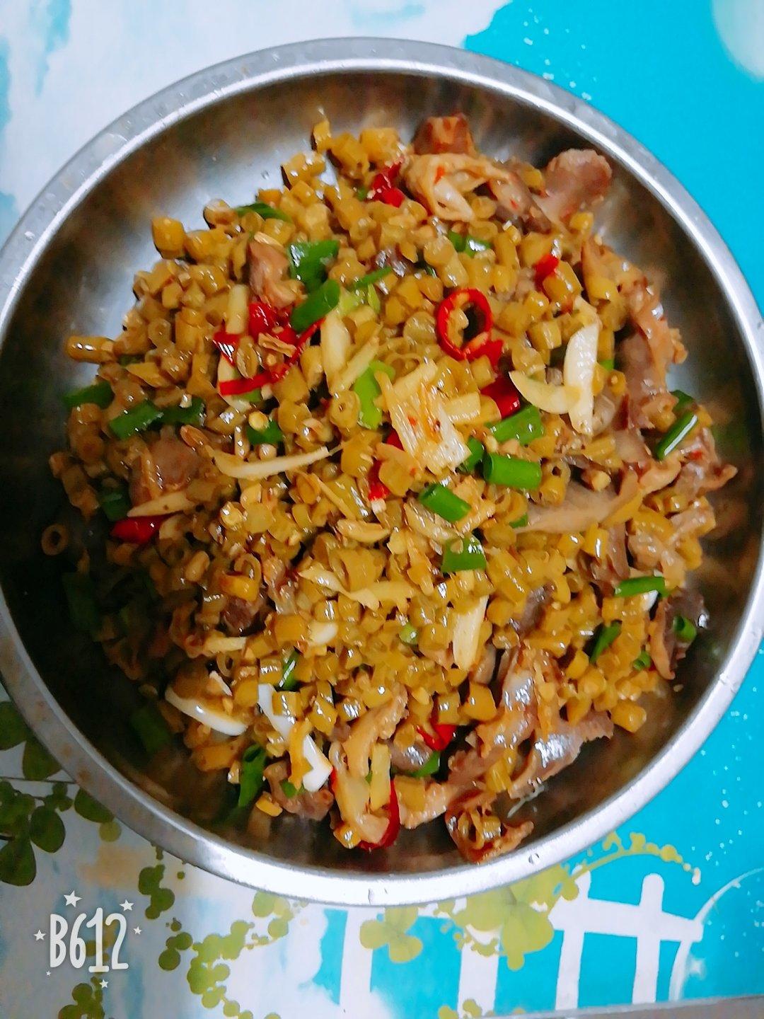酸豆角炒鸡胗