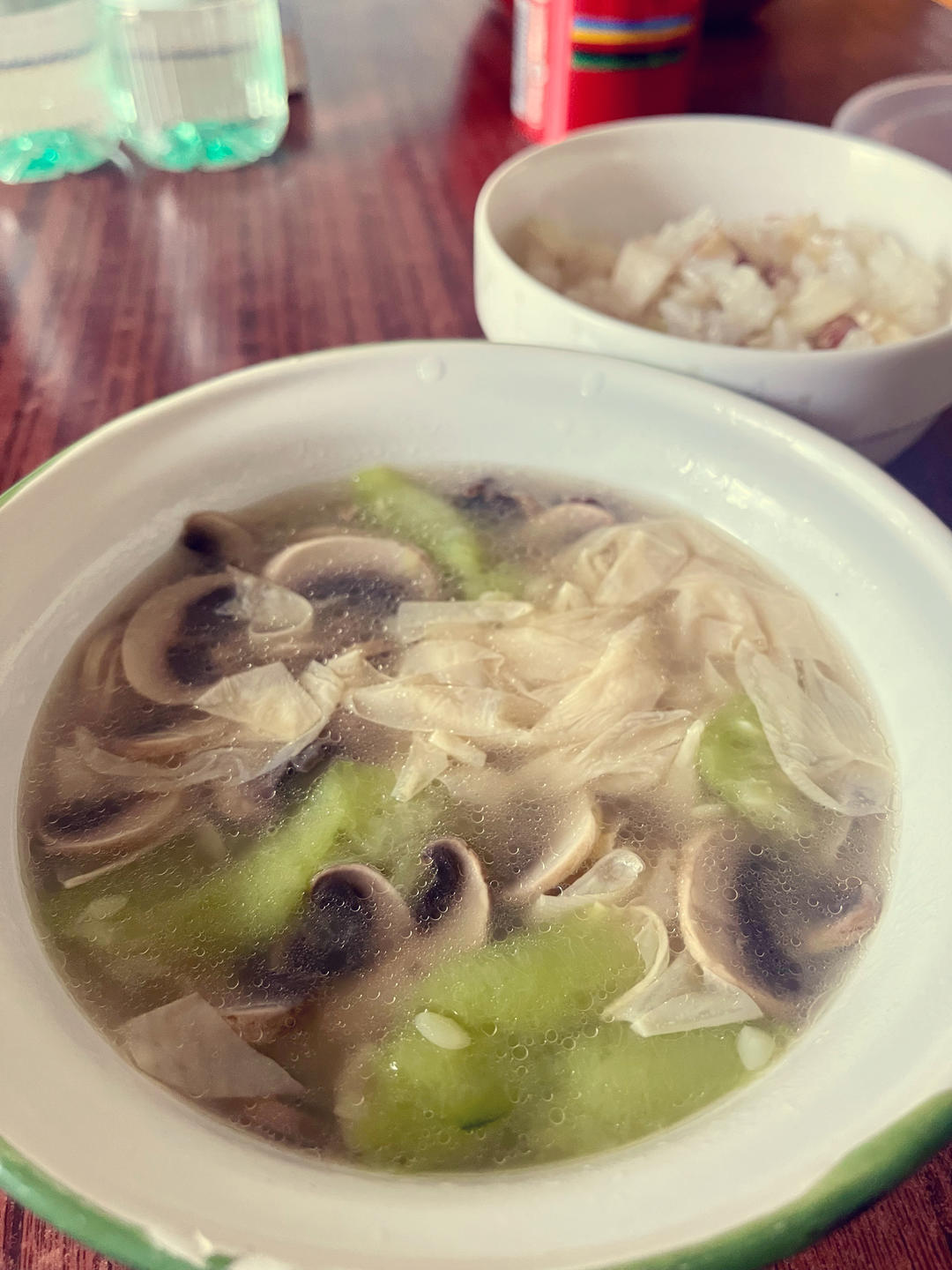 【消暑降火】丝瓜口蘑腐皮汤