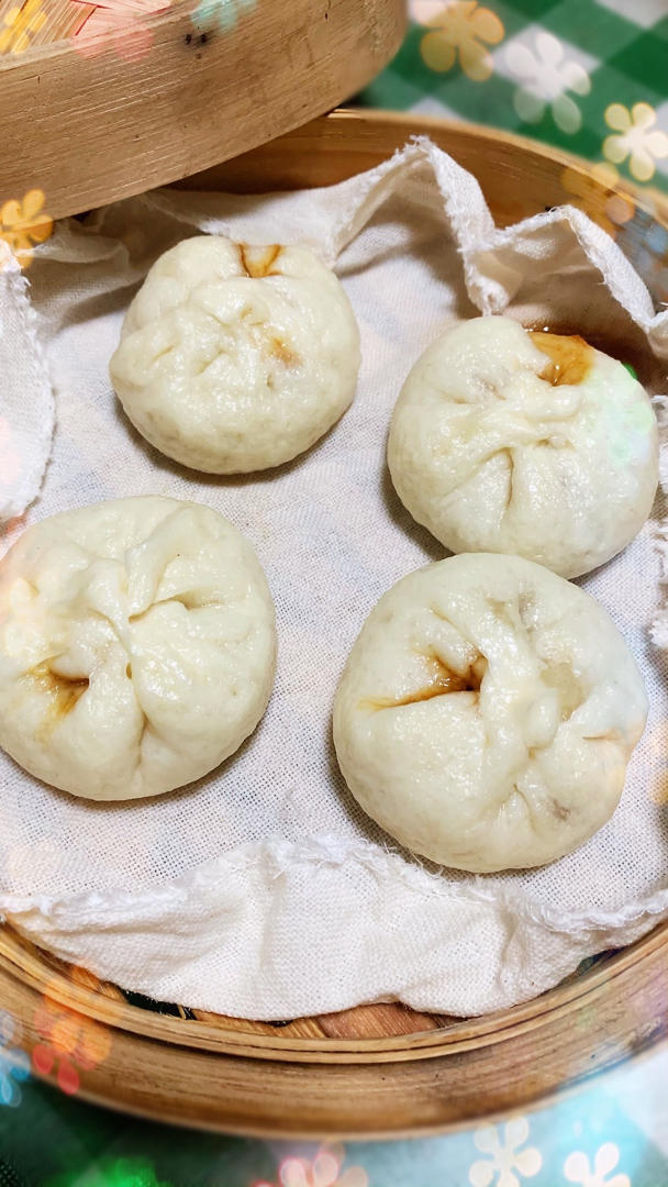 云朵般松软爆浆蜜汁叉烧包