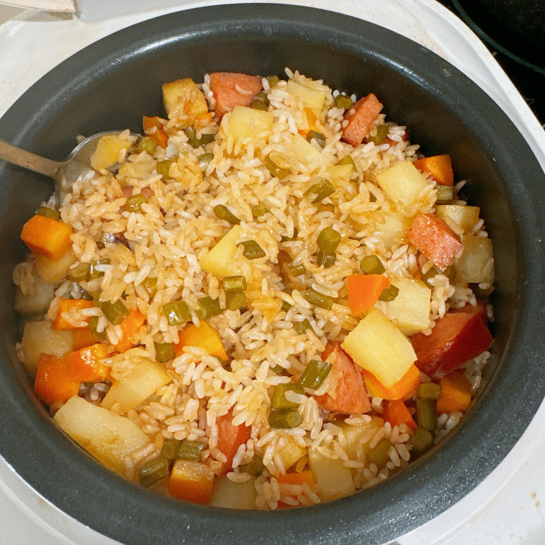 广式香肠土豆焖饭（电饭煲）超简单！不用炒菜！洗锅很方便！