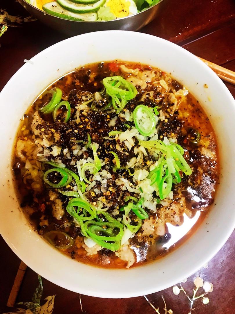 厨师长教你：“水煮肉片”的正宗做法，这味道真的很四川