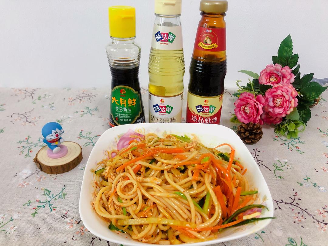 鸡丝凉面，超级开胃的一道美食的做法