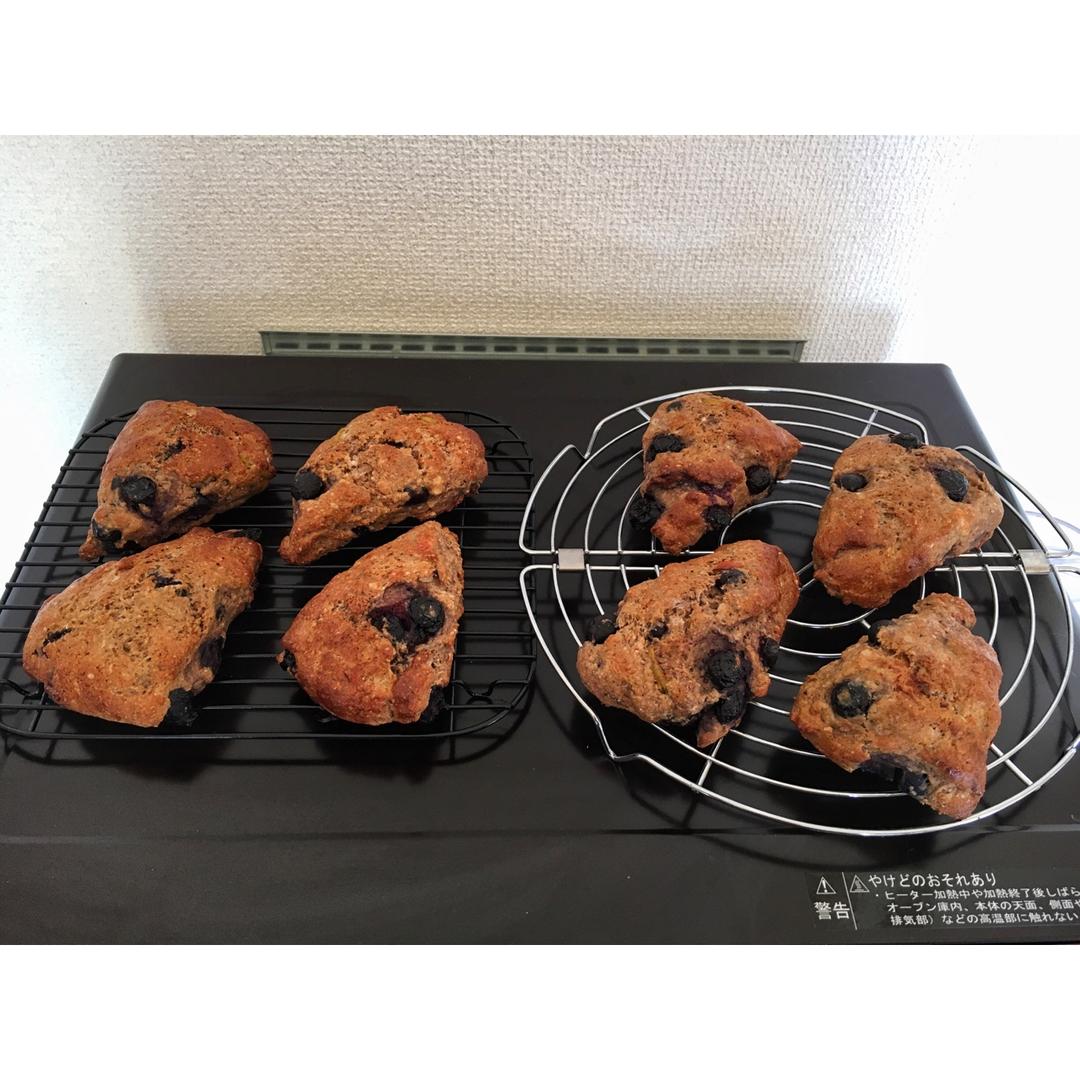 黑莓全麦早餐司康丨健康·烘焙<好好吃饭2>