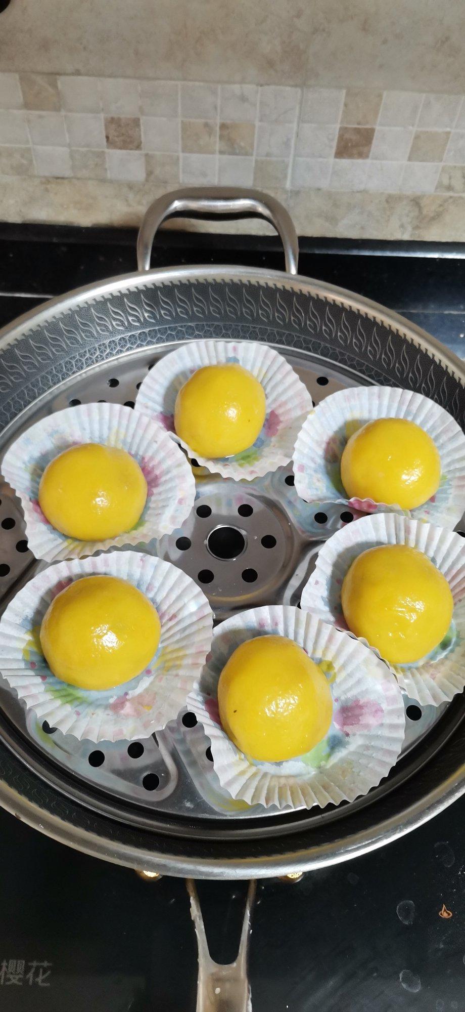 听说这个时候适合吃青团 咸蛋黄肉松青团