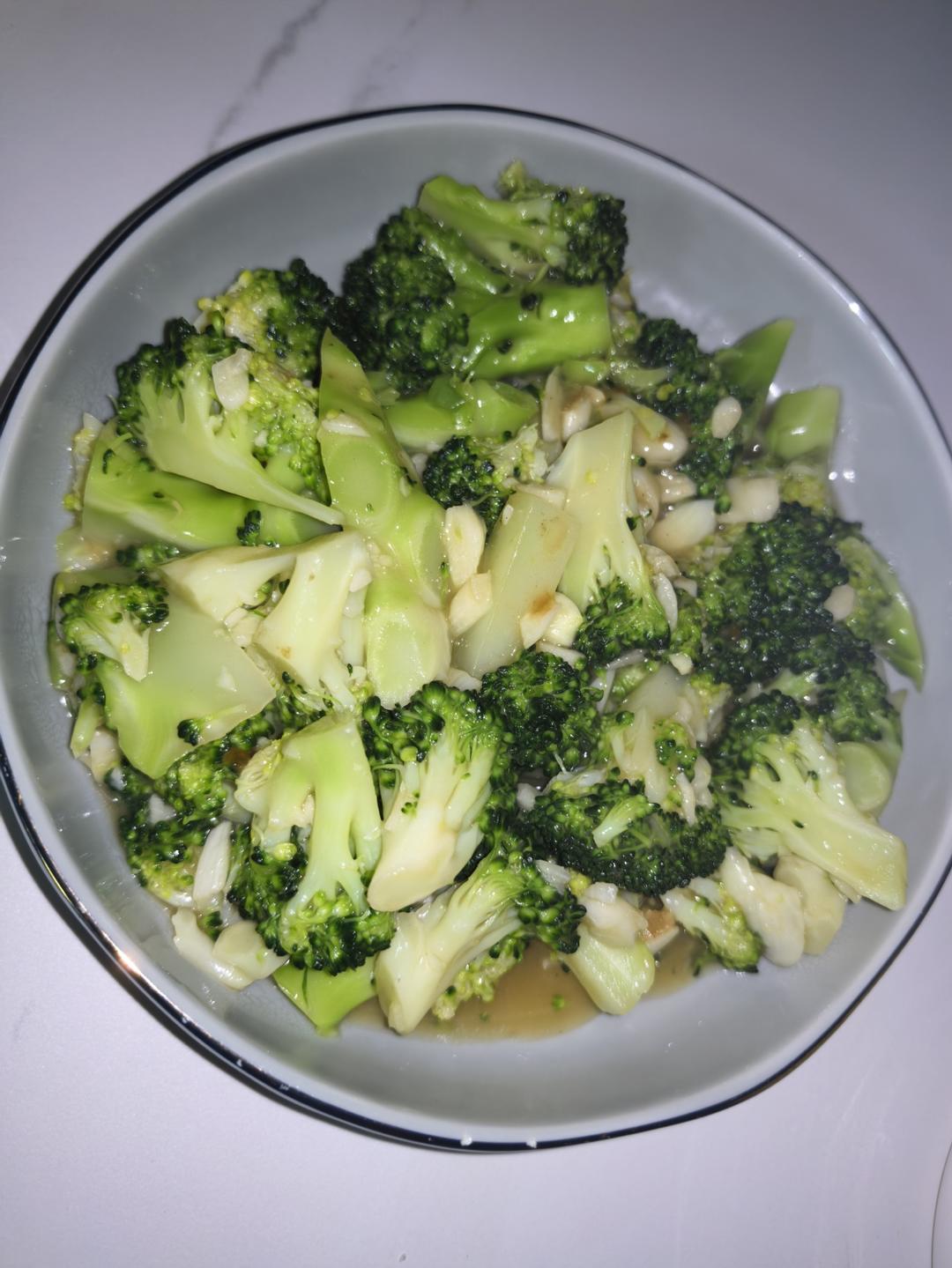 蒜末西兰花(快手菜)