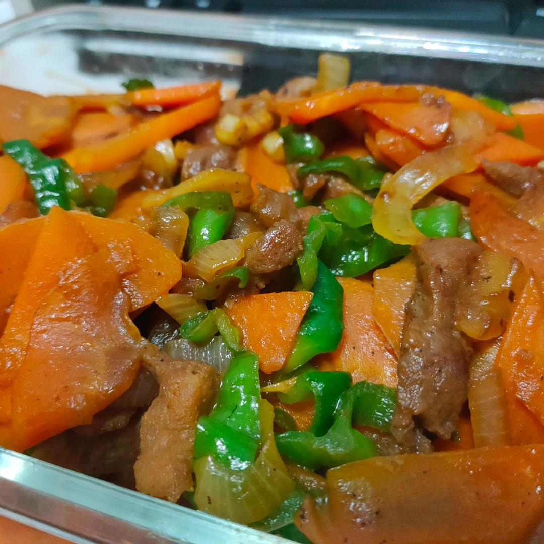 洋葱胡萝卜炒牛柳，我们的牛排这么吃