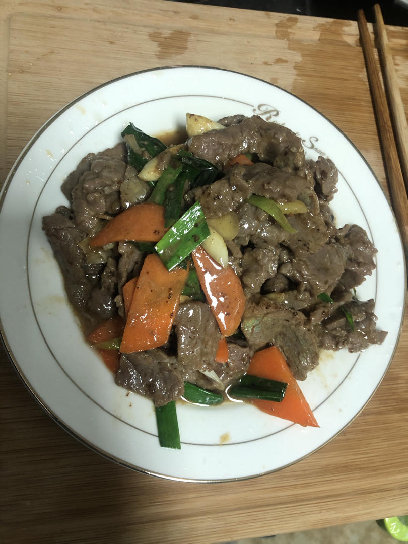 嫩炒牛肉片～～简单快手菜