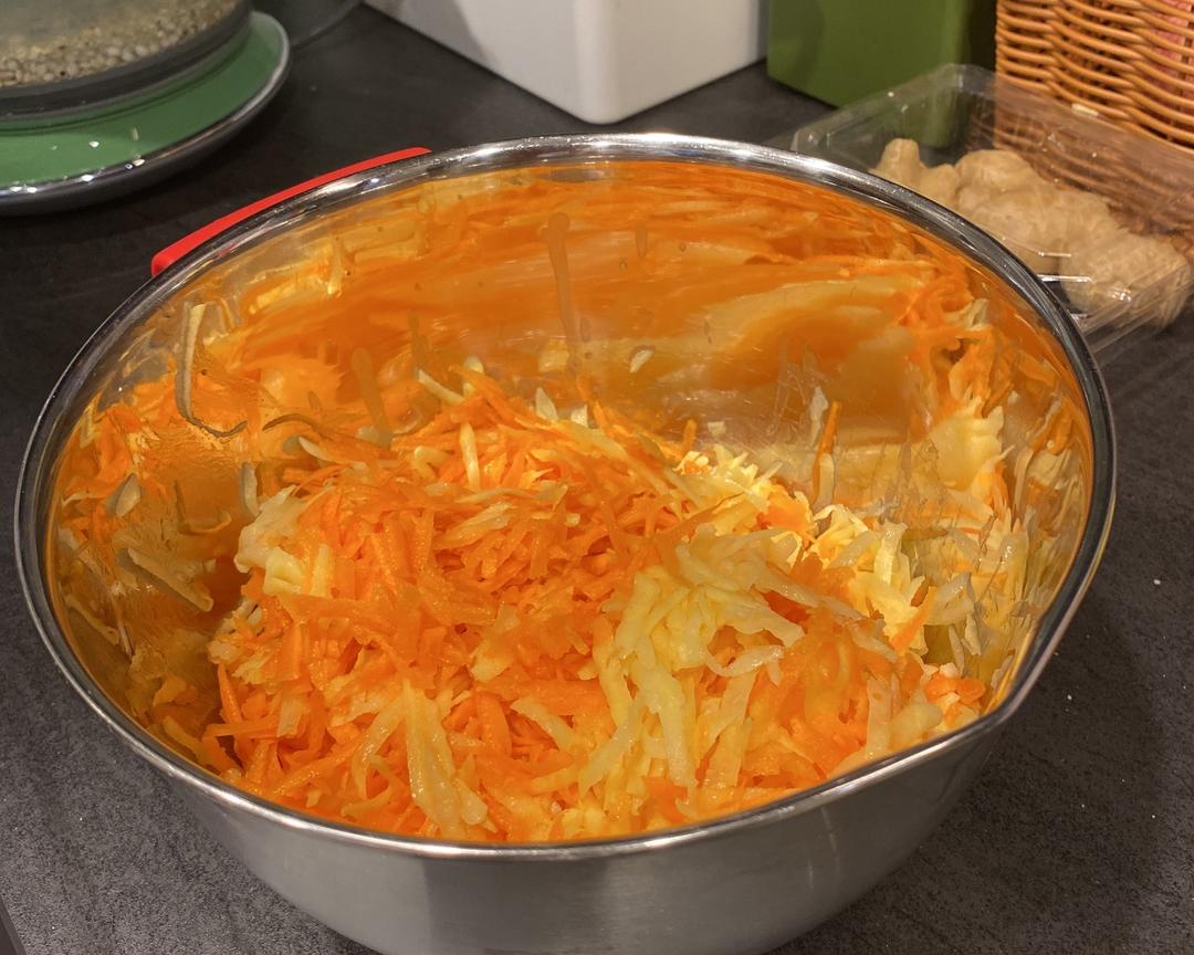 土豆丝饼的家常做法：简单又美味，厨房小白也能轻松上手！