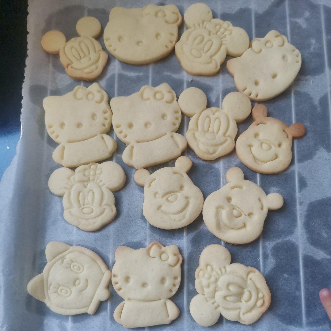 你和貌美平整的饼干只差了一块烤盘的距离（可做翻糖糖霜饼干底）