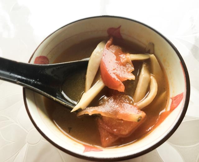 西红柿鸡腿菇汤