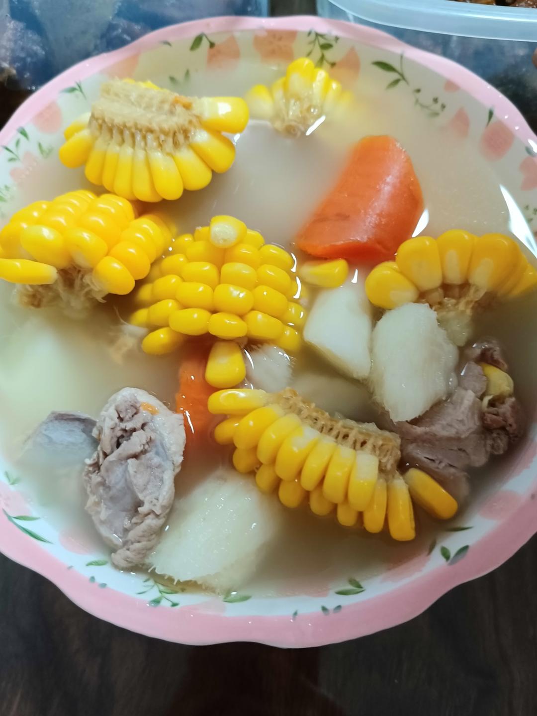 连吃三碗的玉米山药排骨汤