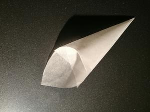 裱花纸筒cornet的折法的做法 步骤6
