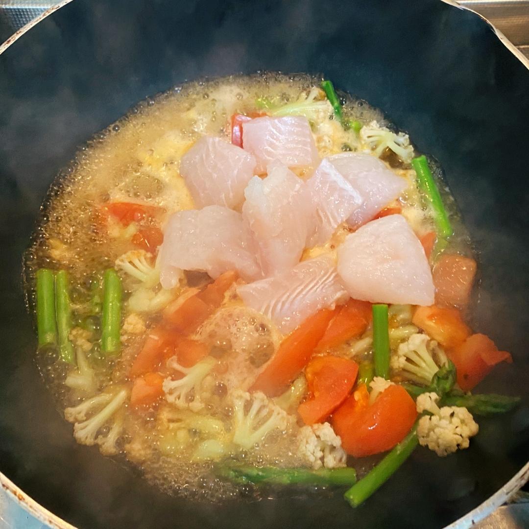 芦笋花菜番茄巴沙鱼｜快手无油健康低脂营养丰富
