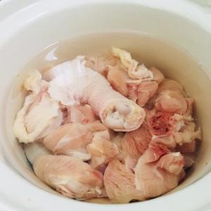 养生汤——茶树菇鸡腿汤的做法 步骤3