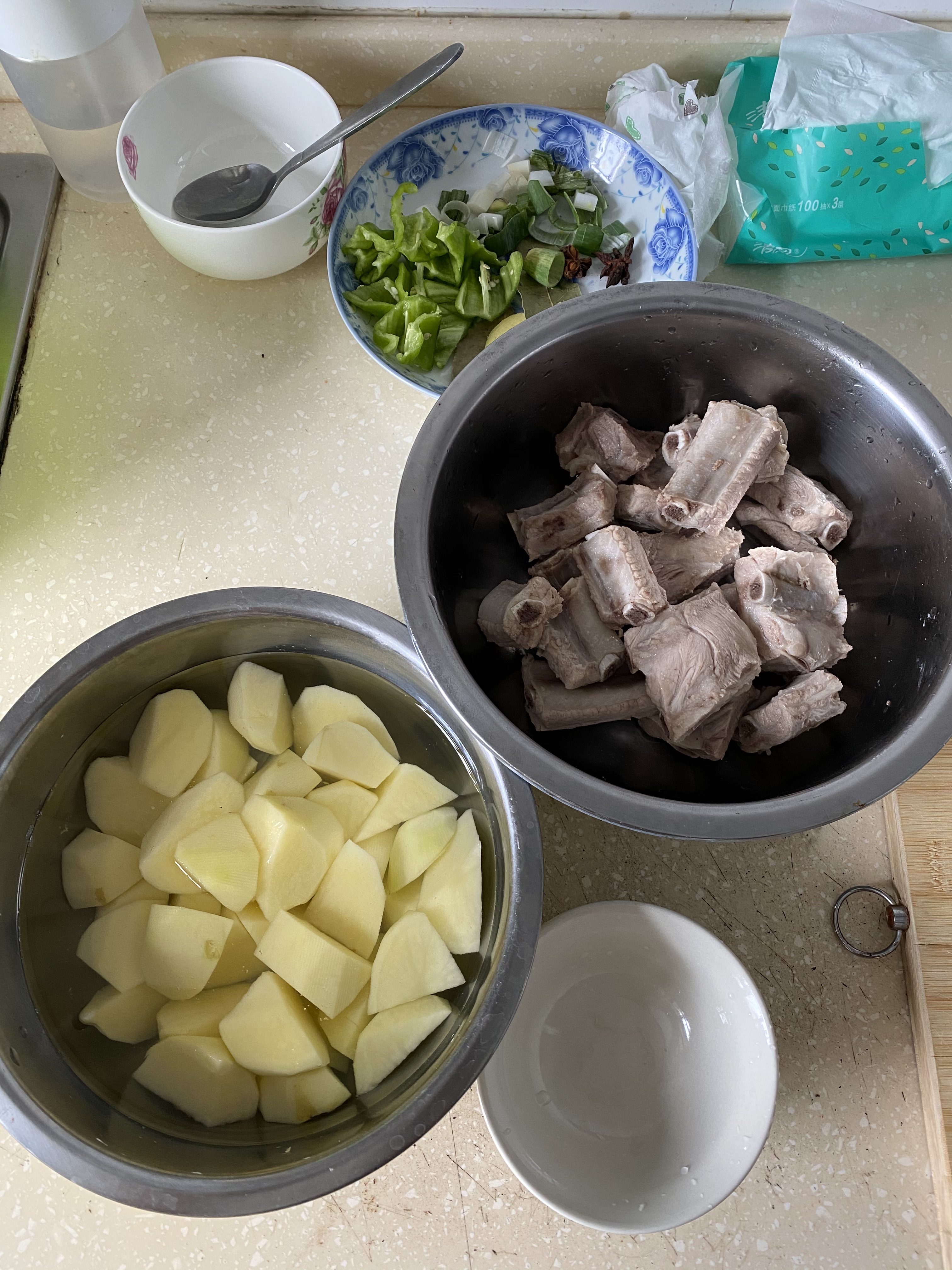 菜鸟版排骨炖土豆的做法 步骤3