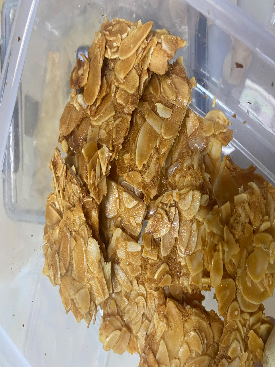 奶香浓郁｜巨好吃的焦糖杏仁酥～瓦片酥