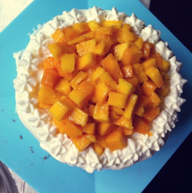 奶油水果装饰蛋糕